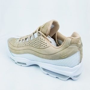 Nike Air Max 95 Ultra Premium BR Mens AO2438 200 NWT Nike Air Max 95 Ultra Premium BR Mens AO2438 200 NWT